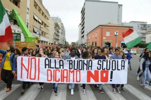 Studenti in piazza Per il NO #decidiamonoi
