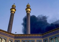 Il fumo si alza dopo un&#039;esplosione avvenuta nel centro di Teheran durante il terzo giorno di attacchi militari israeliani contro l&#039;Iran