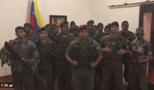 Manifestantes respaldan a militares que asaltaron cuartel venezolano