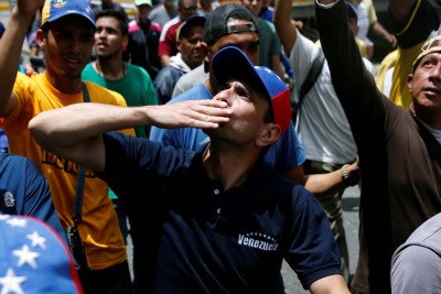 Oposición venezolana exigió revocatorio en las calles bajo amenaza del chavismo