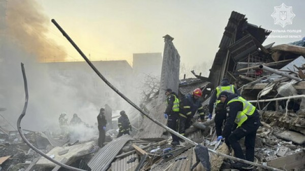 Uno de los bombardeos rusos de anoche, en Khmelnytskyi, Ucrania. 