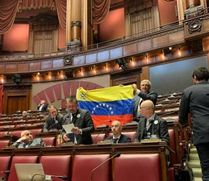 Guaidó: sconcerto per la posizione dell&#039;Italia. Perché non si schiera contro Maduro?  Mara Carfagna (FI) Governo Ponzio Pilato