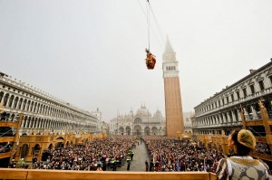 &quot;El vuelo del Ángel&quot; abre el carnaval de Venecia