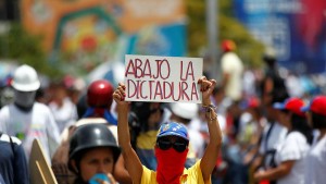 Venezuela, 80 giorni di proteste e repressione e 75 morti