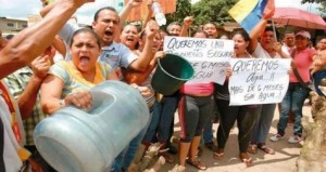 La falta de agua potable, otro problema Caracas pierden 26 millones de litros por hora por caños rotos