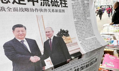Quotidiani con l&#039;immagine dell&#039;incontro tra Xi e Putin