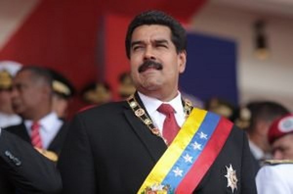 In Venezuela opposizione all’attacco, leader bolivariani con Maduro