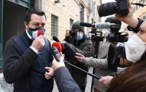 Salvini: &#039;L&#039;euro? Solo la morte è irreversibile&#039;. Botta e risposta con Zingaretti