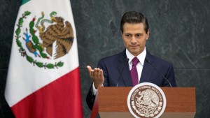 Il presidente messicano Enrique Pena Nieto accusato di aver plagiato la tesi di laurea si difende &quot;dimenticate le virgolette&quot;