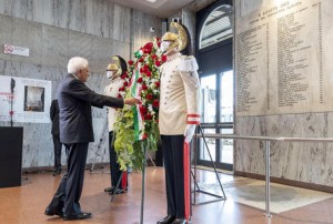 Mattarella alla stazione di Bologna ricorda le vittime del 2 agosto e di Ustica &quot;Vigili perché non si ripeta&quot;