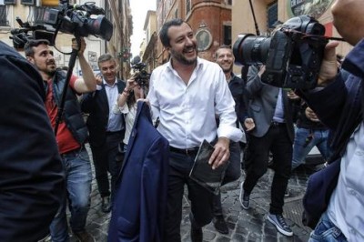 El líder de la Liga, Matteo Salvini, con cara sonriente tras la reunión con Luigi Di Maio