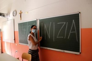 Scuola: è scontro tra sindacati ed Azzolina su graduatorie