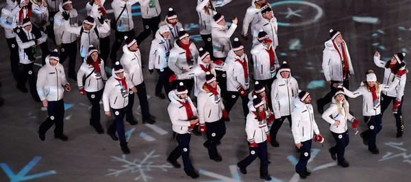 Gli atleti russi alla cerimonia di chiusura delle Olimpiadi invernali di PyeongChang 2018  