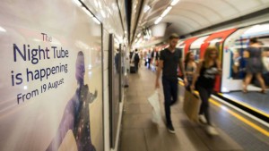 El metro de Londres inaugura su servicio nocturno
