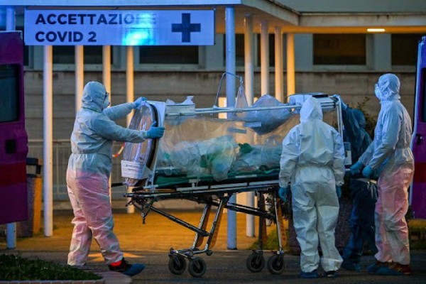 En Italia todavía es pico. La situación de contagio de Covid 19 en Italia es estable. Médicos italianos protestan por falta de protección