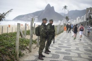 La revuelta policía obligó a desplegar al ejército en las calles de Rio de Janeiro ante el Carnaval.