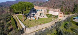 Il nuovo corto di Enrico Poli nella lussuosa Villa Castello nel Chianti