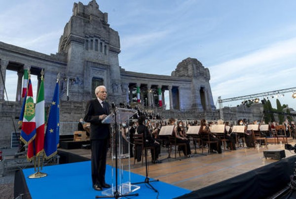 Mattarella a Bergamo: &#039;Qui c&#039;è l&#039;Italia che ha pianto, riflettere sugli errori&#039;