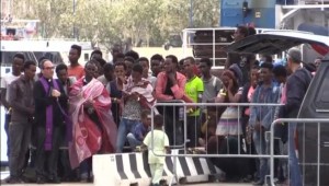Rescatan en Italia una embarcación con 352 inmigrantes, 4 de ellos muertos