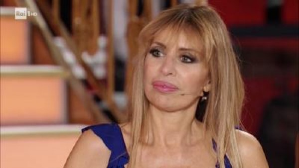 Brutta caduta per Alessandra Mussolini, come sta