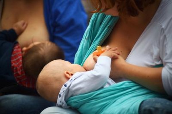 Le mamme italiane e la poppata, il pediatra dice sì a una direttiva allattamento