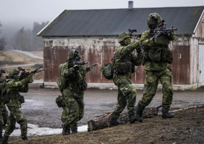 Militari svedesi in esercitazione