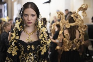 D&amp;G a Siracusa, modelle in nero e omaggi alla Sicilia