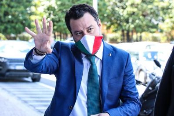 Fase 2, Salvini presenta Flat tax da 13 miliardi &quot;Vergognosa convocazione Fontana in Procura&quot;