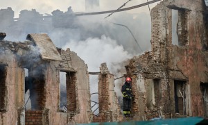 Un edificio distrutto a Dnipro, in Ucraina