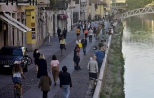 Navigli affollati a Milano,  L&#039;ira del sindaco Sala &quot;Pronto a chiudere Navigli, immagini vergognose&quot;