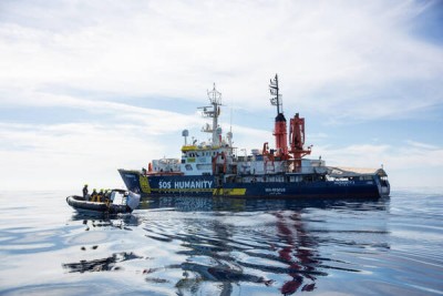 La oleada de migrantes hacia Italia no se detiene. Nuevo desembarco Rocella Ionica, Calabria 