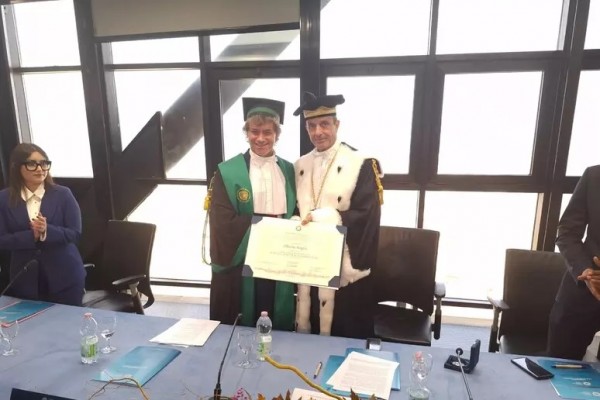Alberto Angela dottore in &quot;Scienze forestali ed ambientali&quot;