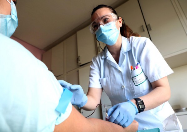 Coronavirus, disminución de infecciones, menos de mil pacientes en UCI. Ligero aumento de víctimas