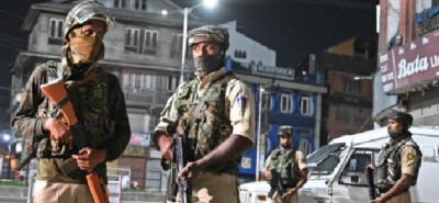 20 mila turisti sono in fuga dal Kashmir per un allarme terrorismo