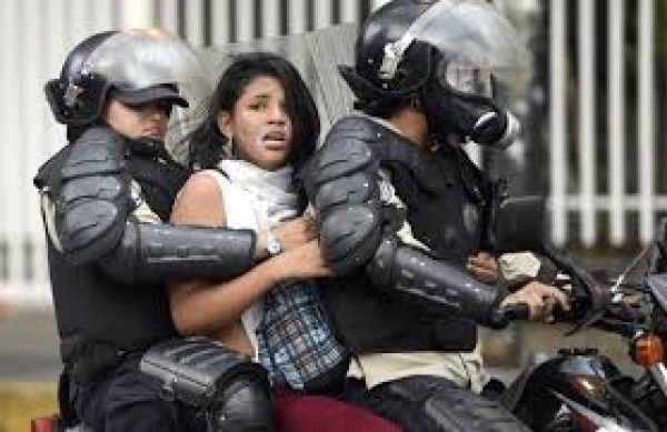 Venezuela. I vescovi accusano: Stato responsabile di torture, sequestri, minacce sono immorali, vanno contro la dignità