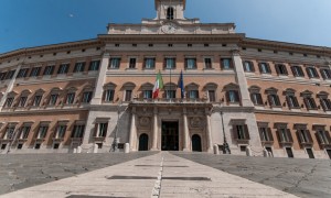 L&#039;Ue sul Pnrr: &quot;Il sistema dei controlli deve essere adeguato&quot;. Palazzo Chigi: &quot;Non alimentare polemiche strumentali&quot;