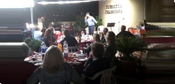 Taranto - Terrazza Falantrha, festa di fine estate e arriva la news: i coniugi Daniela e Cesare saranno ospiti della Rai