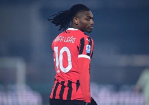 Il Milan espugna Como in rimonta