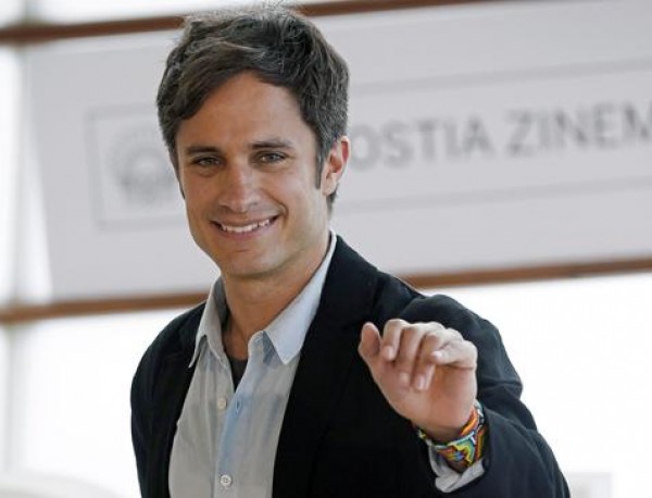 El méxicano Gael García Bernal lamenta que el cine se edifique como producto para la venta y clama por más espacio para las películas hipanoparlantes. 