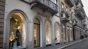 El local de Versace en la exclusiva Via Montenapoleone de Milán