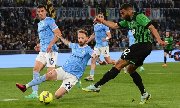 Lazio-Sassuolo acaba 2-0, goles de Anderson y Básico. Nuevo aplazamiento para la fiesta del Napoli