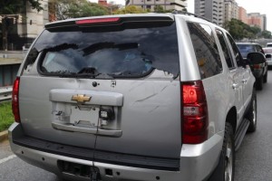 Venezuela: spari contro auto Guaidò A bordo lui e altri parlamentari. Nessuno risulta ferito.