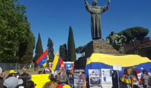 Italo venezuelani a Roma Piazza Porta San Giovanni il 29 aprile 2017
