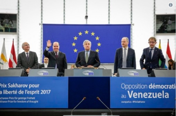 Antonio Tajani conferisce il Premio Sakharov all’opposizione del Venezuela