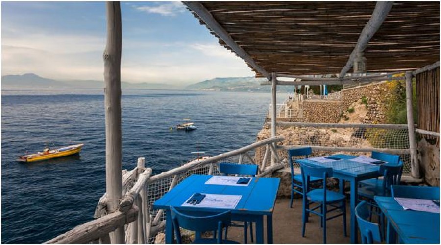 Comer en Capri