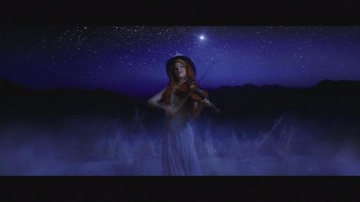 La exuberancia del violín y la danza de Lindsey Stirling se reinventan en &quot;Brave Enough&quot;
