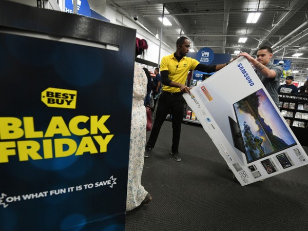 Black Friday da record ma lo shopping si sposta online