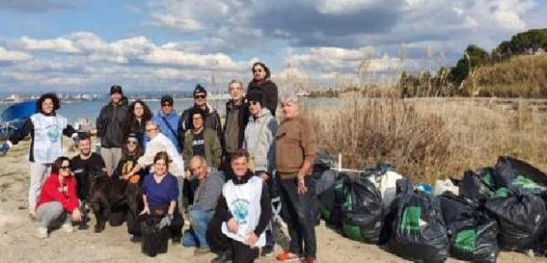 Taranto - Spiaggia di lido Chiapparo - Ancora una volta noi cittadini siamo intervenuti!