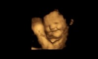 Nella pancia della mamma il feto reagisce (a volte male) ai sapori dei cibi