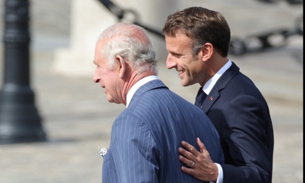 Re Carlo e Emmanuel Macron